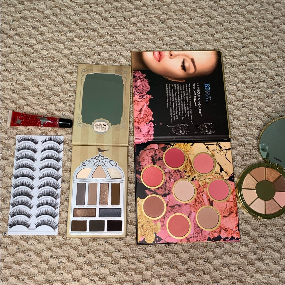 Makeup bundle - Picture 2 of 2